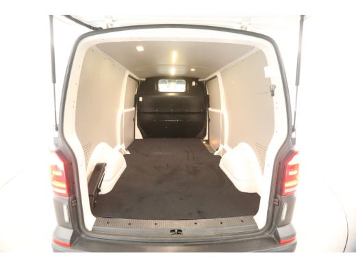 Volkswagen Transporter 2.0 TDI L2H1 150PK DSG Automaat 2xSchuifdeur Airco Cruise Camera Carplay PDC LED Trekhaak Zwaailamp ActivLease financial lease