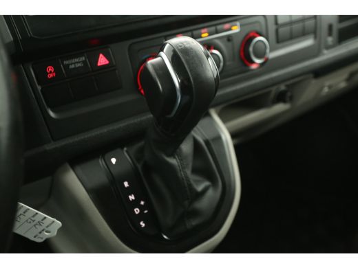 Volkswagen Transporter 2.0 TDI L2H1 150PK DSG Automaat 2xSchuifdeur Airco Cruise Camera Carplay PDC LED Trekhaak Zwaailamp ActivLease financial lease