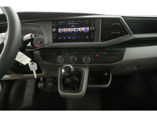 Volkswagen Transporter 2.0 TDI L2H1 Airco Cruise Carplay PDC Navigatie 3 Persoons Elektrpakket Trekhaak ActivLease financial lease