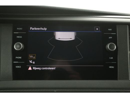 Volkswagen Transporter 2.0 TDI L2H1 Airco Cruise Carplay PDC Navigatie 3 Persoons Elektrpakket Trekhaak ActivLease financial lease