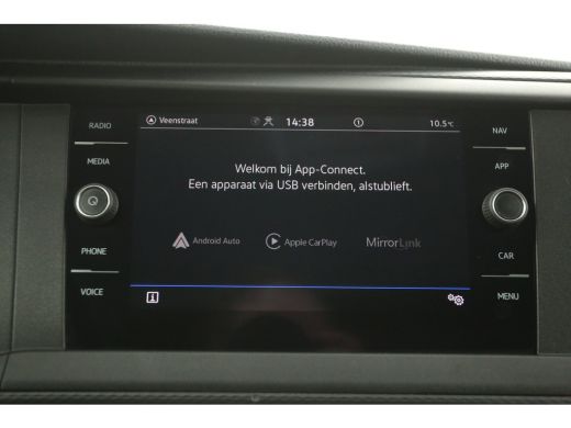 Volkswagen Transporter 2.0 TDI L2H1 Airco Cruise Carplay PDC Navigatie 3 Persoons Elektrpakket Trekhaak ActivLease financial lease