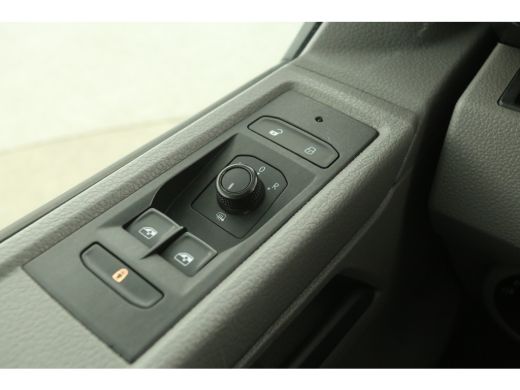 Volkswagen Transporter 2.0 TDI L2H1 Airco Cruise Carplay PDC Navigatie 3 Persoons Elektrpakket Trekhaak ActivLease financial lease
