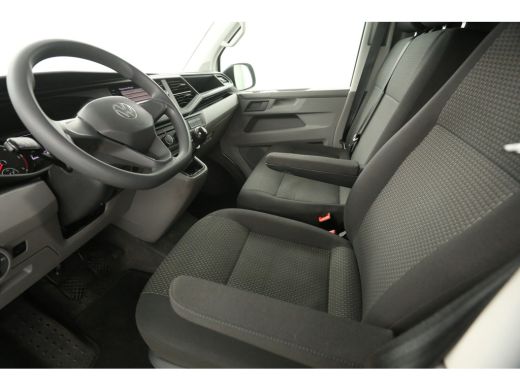 Volkswagen Transporter 2.0 TDI L2H1 Airco Cruise Carplay PDC Navigatie 3 Persoons Elektrpakket Trekhaak ActivLease financial lease