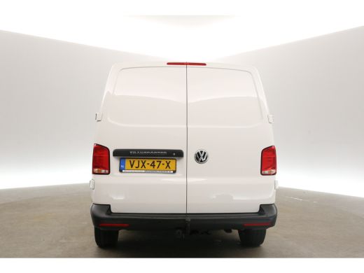Volkswagen Transporter 2.0 TDI L2H1 Airco Cruise Carplay PDC Navigatie 3 Persoons Elektrpakket Trekhaak ActivLease financial lease