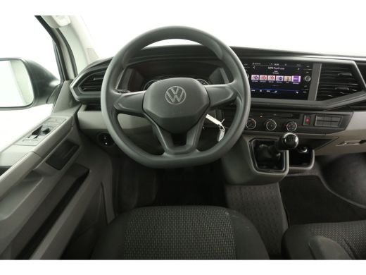 Volkswagen Transporter 2.0 TDI L2H1 Airco Cruise Carplay PDC Navigatie 3 Persoons Elektrpakket Trekhaak ActivLease financial lease