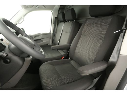 Volkswagen Transporter 2.0 TDI L2H1 Airco Cruise Carplay PDC Navigatie 3 Persoons Elektrpakket Trekhaak ActivLease financial lease