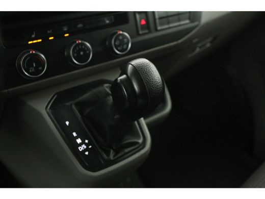 Volkswagen Transporter 2.0 TDI L2H1 DSG Automaat 150PK 2xSchuifdeur Airco Camera Carplay Cruise Trekhaak Navi PDC LED 18... ActivLease financial lease