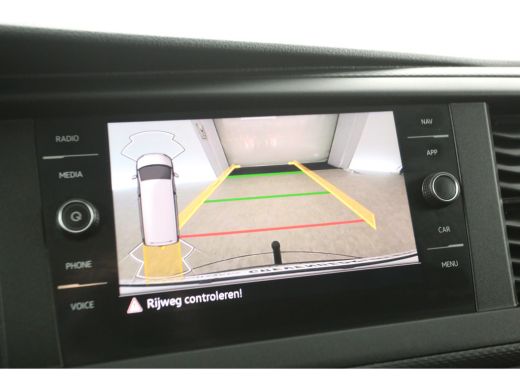 Volkswagen Transporter 2.0 TDI L2H1 DSG Automaat 150PK 2xSchuifdeur Airco Camera Carplay Cruise Trekhaak Navi PDC LED 18... ActivLease financial lease