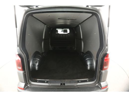 Volkswagen Transporter 2.0 TDI L2H1 DSG Automaat 150PK 2xSchuifdeur Airco Camera Carplay Cruise Trekhaak Navi PDC LED 18... ActivLease financial lease