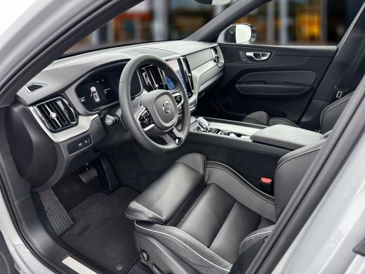Volvo  XC60 T6 Recharge AWD Plus Dark | Sporstoelen | Trekhaak | 360 Camera | Panoramadak | Elektr. verst. st... ActivLease financial lease