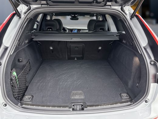 Volvo  XC60 T6 Recharge AWD Plus Dark | Sporstoelen | Trekhaak | 360 Camera | Panoramadak | Elektr. verst. st... ActivLease financial lease