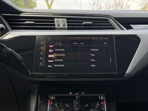 Audi e-tron e-tron 50 quattro Edition Plus 71 kWh | Panorama | Adapt. Luchtvering | Leder | ActivLease financial lease