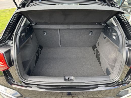 Audi Q2 35 TFSI S Edition Zwart metallic | Fabrieksgarantie ActivLease financial lease