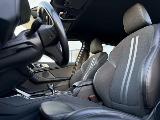 BMW 1-serie 116d Executive Edition | Live Cockpit | Sfeerverlichting | Apple Carplay | ActivLease financial lease