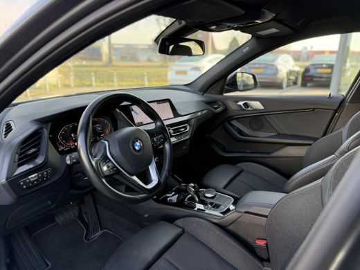 BMW 1-serie 116d Executive Edition | Live Cockpit | Sfeerverlichting | Apple Carplay | ActivLease financial lease