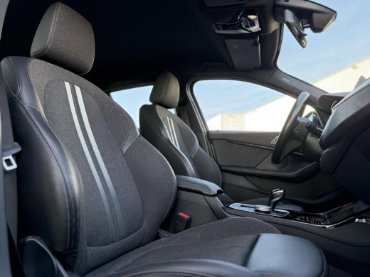 BMW 1-serie 116d Executive Edition | Live Cockpit | Sfeerverlichting | Apple Carplay | ActivLease financial lease