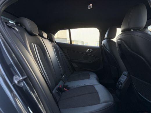 BMW 1-serie 116d Executive Edition | Live Cockpit | Sfeerverlichting | Apple Carplay | ActivLease financial lease