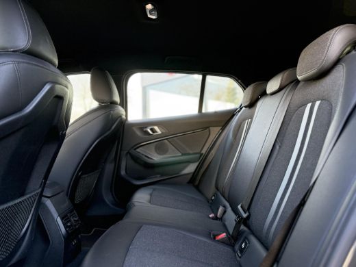 BMW 1-serie 116d Executive Edition | Live Cockpit | Sfeerverlichting | Apple Carplay | ActivLease financial lease