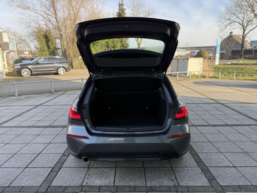 BMW 1-serie 116d Executive Edition | Live Cockpit | Sfeerverlichting | Apple Carplay | ActivLease financial lease