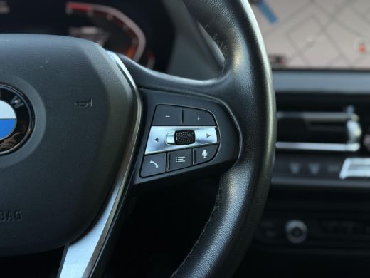 BMW 1-serie 116d Executive Edition | Live Cockpit | Sfeerverlichting | Apple Carplay | ActivLease financial lease