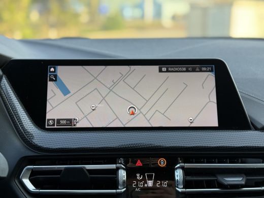 BMW 1-serie 116d Executive Edition | Live Cockpit | Sfeerverlichting | Apple Carplay | ActivLease financial lease