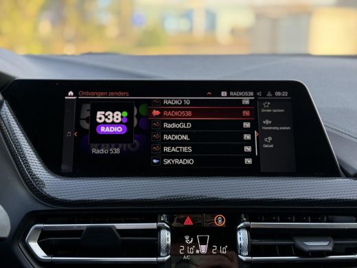 BMW 1-serie 116d Executive Edition | Live Cockpit | Sfeerverlichting | Apple Carplay | ActivLease financial lease