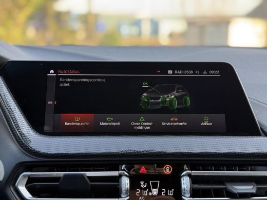 BMW 1-serie 116d Executive Edition | Live Cockpit | Sfeerverlichting | Apple Carplay | ActivLease financial lease