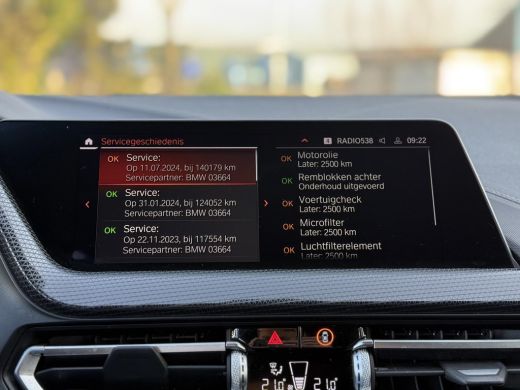 BMW 1-serie 116d Executive Edition | Live Cockpit | Sfeerverlichting | Apple Carplay | ActivLease financial lease