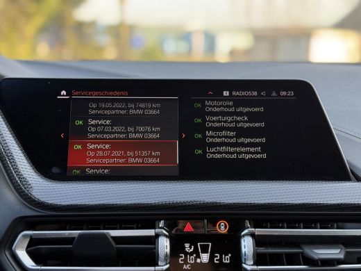BMW 1-serie 116d Executive Edition | Live Cockpit | Sfeerverlichting | Apple Carplay | ActivLease financial lease