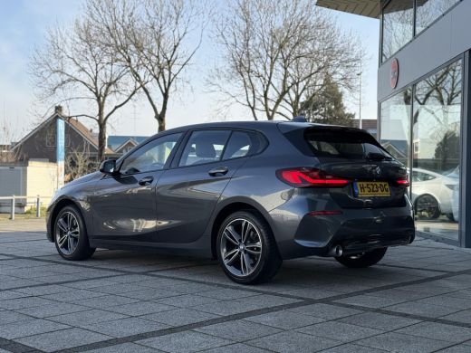 BMW 1-serie 116d Executive Edition | Live Cockpit | Sfeerverlichting | Apple Carplay | ActivLease financial lease