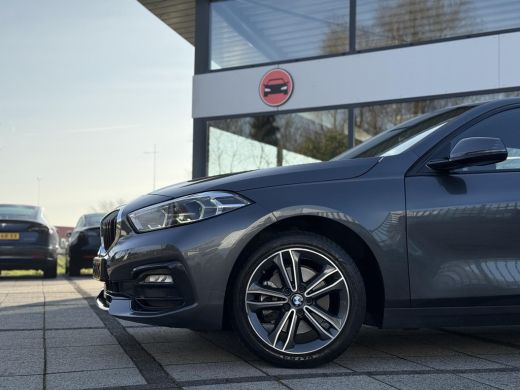 BMW 1-serie 116d Executive Edition | Live Cockpit | Sfeerverlichting | Apple Carplay | ActivLease financial lease