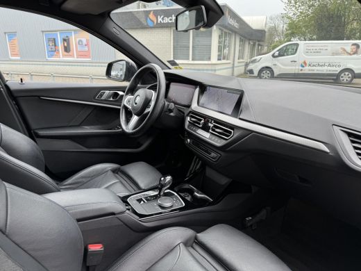 BMW 1-serie 118i M-Sport | Leder | Apple Carplay | Live Cockpit | ActivLease financial lease