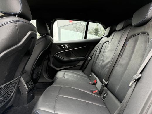 BMW 1-serie 118i M-Sport | Leder | Apple Carplay | Live Cockpit | ActivLease financial lease