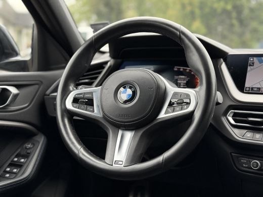 BMW 1-serie 118i M-Sport | Leder | Apple Carplay | Live Cockpit | ActivLease financial lease