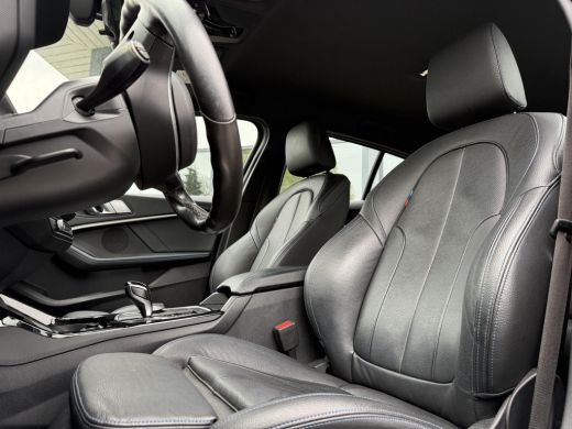 BMW 1-serie 118i M-Sport | Leder | Apple Carplay | Live Cockpit | ActivLease financial lease