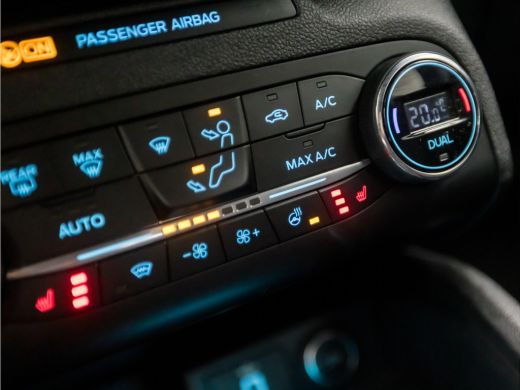 Ford Focus 1.0 EcoBoost ST Line (APPLE CARPLAY, GROOT NAVI, STUUR/STOELVERWARMING, SPORTSTOELEN, PARKEERSENS... ActivLease financial lease