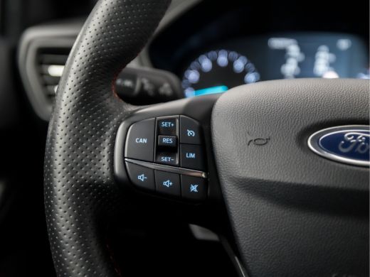 Ford Focus 1.0 EcoBoost ST Line (APPLE CARPLAY, GROOT NAVI, STUUR/STOELVERWARMING, SPORTSTOELEN, PARKEERSENS... ActivLease financial lease