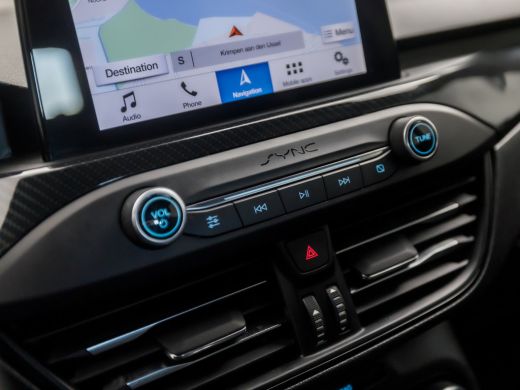 Ford Focus 1.0 EcoBoost ST Line (APPLE CARPLAY, GROOT NAVI, STUUR/STOELVERWARMING, SPORTSTOELEN, PARKEERSENS... ActivLease financial lease