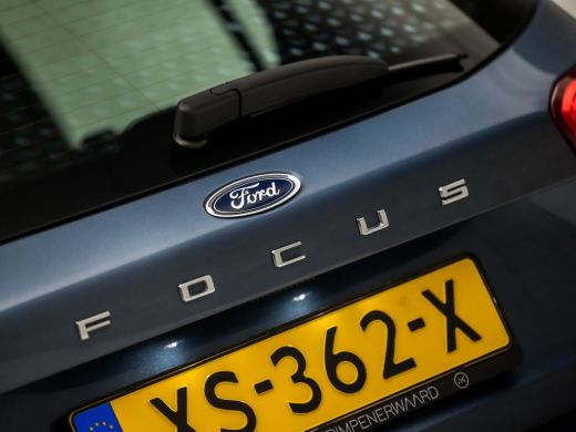 Ford Focus 1.0 EcoBoost ST Line (APPLE CARPLAY, GROOT NAVI, STUUR/STOELVERWARMING, SPORTSTOELEN, PARKEERSENS... ActivLease financial lease