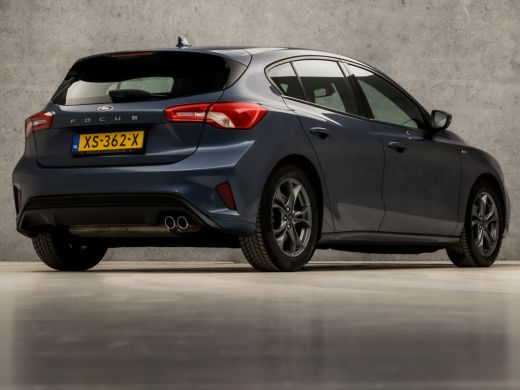 Ford Focus 1.0 EcoBoost ST Line (APPLE CARPLAY, GROOT NAVI, STUUR/STOELVERWARMING, SPORTSTOELEN, PARKEERSENS... ActivLease financial lease