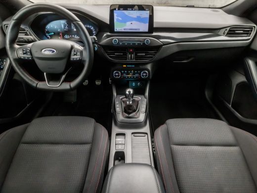 Ford Focus 1.0 EcoBoost ST Line (APPLE CARPLAY, GROOT NAVI, STUUR/STOELVERWARMING, SPORTSTOELEN, PARKEERSENS... ActivLease financial lease