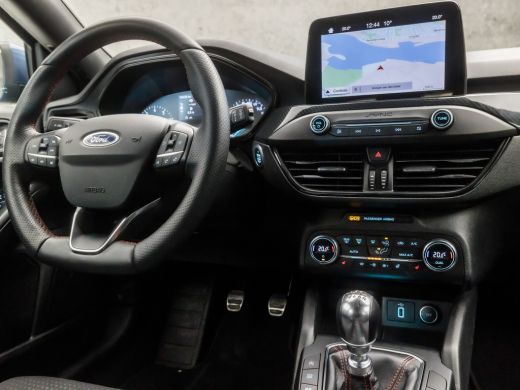 Ford Focus 1.0 EcoBoost ST Line (APPLE CARPLAY, GROOT NAVI, STUUR/STOELVERWARMING, SPORTSTOELEN, PARKEERSENS... ActivLease financial lease