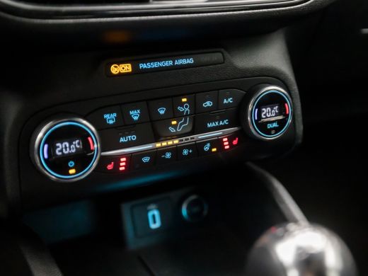 Ford Focus 1.0 EcoBoost ST Line (APPLE CARPLAY, GROOT NAVI, STUUR/STOELVERWARMING, SPORTSTOELEN, PARKEERSENS... ActivLease financial lease