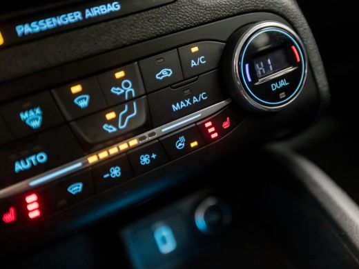Ford FOCUS Wagon 1.0 EcoBoost ST Line (APPLE CARPLAY, GROOT NAVI, STUUR/STOELVERWARMING, CLIMATE, SPORTSTOELEN, PA... ActivLease financial lease