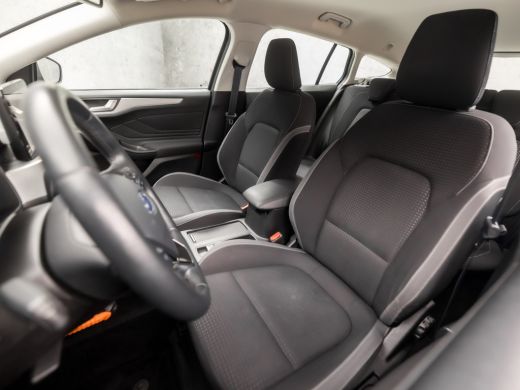 Ford FOCUS Wagon 1.0 EcoBoost ST Line (APPLE CARPLAY, GROOT NAVI, STUUR/STOELVERWARMING, CLIMATE, SPORTSTOELEN, PA... ActivLease financial lease