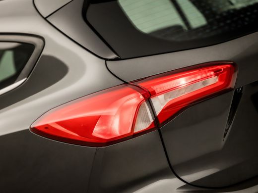 Ford FOCUS Wagon 1.0 EcoBoost ST Line (APPLE CARPLAY, GROOT NAVI, STUUR/STOELVERWARMING, CLIMATE, SPORTSTOELEN, PA... ActivLease financial lease