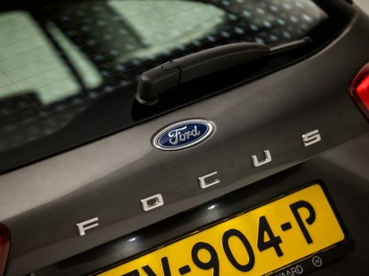 Ford FOCUS Wagon 1.0 EcoBoost ST Line (APPLE CARPLAY, GROOT NAVI, STUUR/STOELVERWARMING, CLIMATE, SPORTSTOELEN, PA... ActivLease financial lease