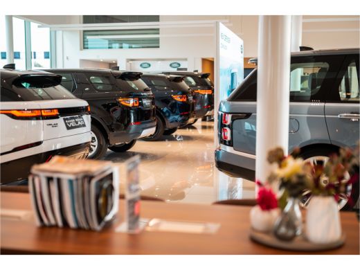 Land Rover Discovery Sport P300e R-Dynamic SE | Pano | Black Pack | Meridian | Adaptive Cruise Control | 20 Inch | Keyless ActivLease financial lease