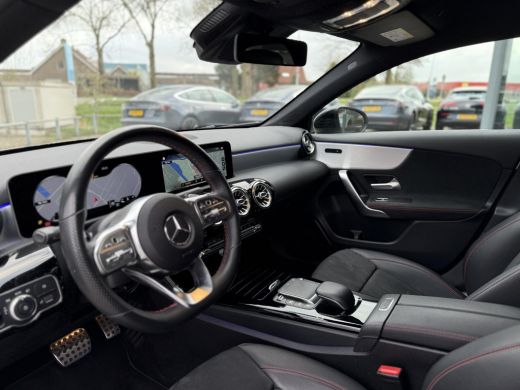 Mercedes A-Klasse 180 Aut. AMG Sport Sol. | Camera | Sfeer | Apple Carplay | ActivLease financial lease