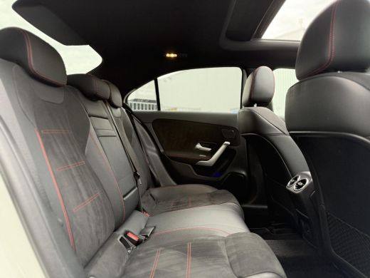 Mercedes A-Klasse 180 Aut. Business Sol. AMG | Panorama | Matrix-Led | Sfeer | Memory | Burmester | ActivLease financial lease
